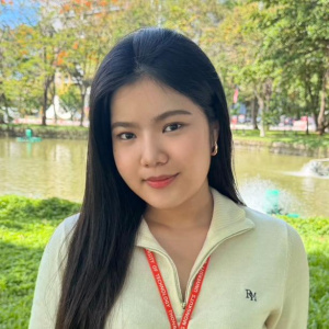 พีรดา อภัยฤทธิรงค์ (พลอย)